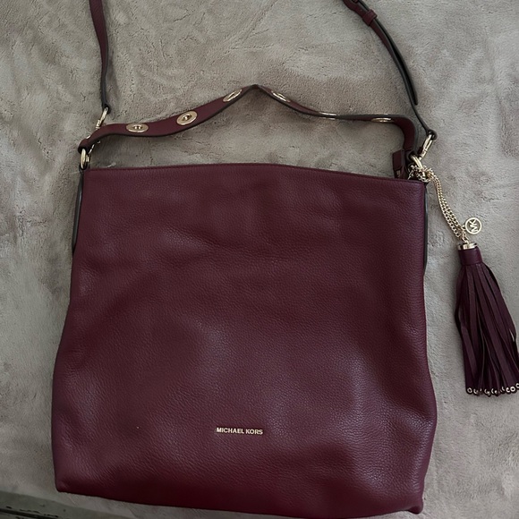 Michael Kors Brooklyn Large Leather Hobo Shoulder Bag Color: Burgundy - Picture 7 of 13